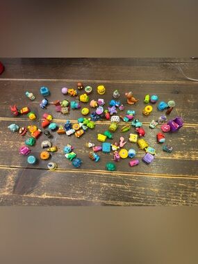 Lot of shopkins and grossers gang figurines